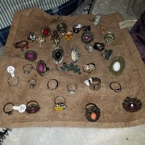 35 Costume jewelry ring lot